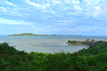  On the mountain overlooking the beautiful sea and belly There is a cool breeze in nature on a relaxing day.