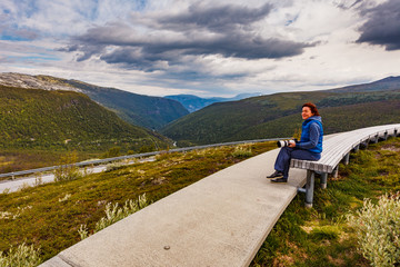 Fototapeta na wymiar Woman on Vedahaugane rest stop, Norway
