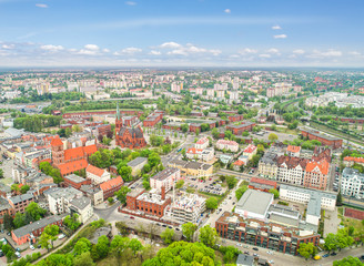 Fototapeta na wymiar Miasto Toruń z lotu ptaka. Panorama miasta z powietrza. 