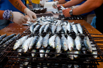 Sardinas asadas en las Fiestas de Santoña, Cantabria, Mar Cantábrico, España