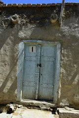 Fototapeta na wymiar Old wooden door in the old town of Bukhara, Uzbekistan