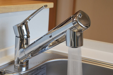 キッチンシンクと蛇口　1