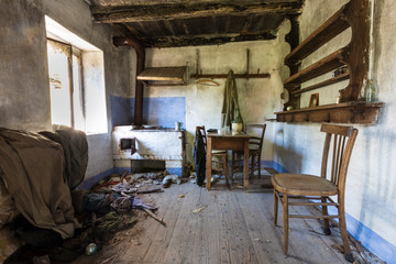 Urban exploration / Abandoned village somewhere in Italy