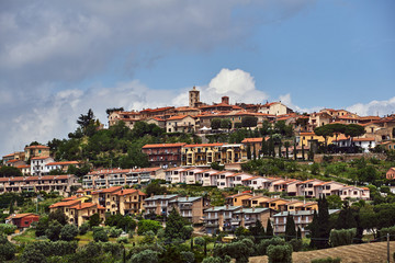 Fototapeta premium View of the houses and the church of the city of Montanio in Tuscany.