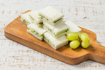 サンドイッチ　Ham and cucumber sandwich