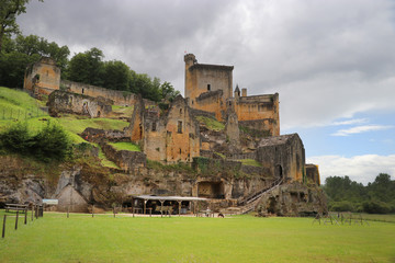 Ruine der Ritterburg Commarque, Perigord