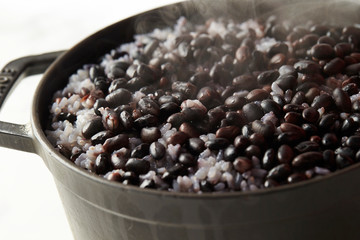 Steamed rice with black beans 