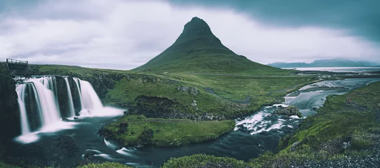 Photo sur Plexiglas Kirkjufell Montagne et cascade de Kirkjufell