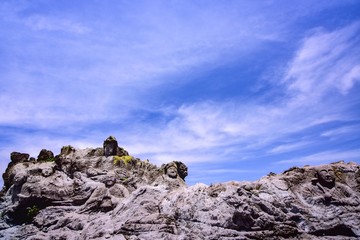 山形県遊佐町の十六羅漢岩