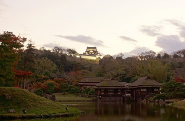 Fototapeta na wymiar 国宝彦根城と秋の玄宮園の夕暮れ時の様子です