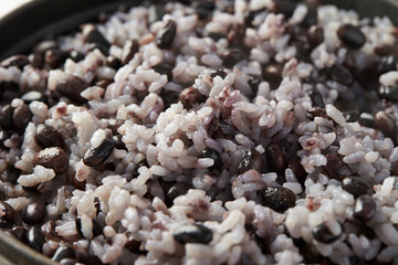 Steamed rice with black beans 