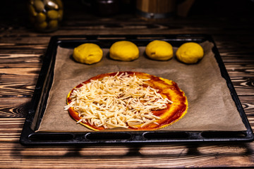 Raw cake pizza with cheese