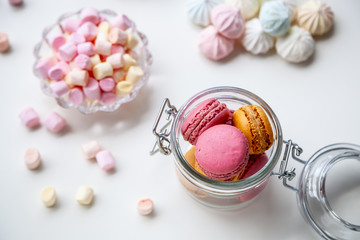 Colorfull macaroons with marshmelows