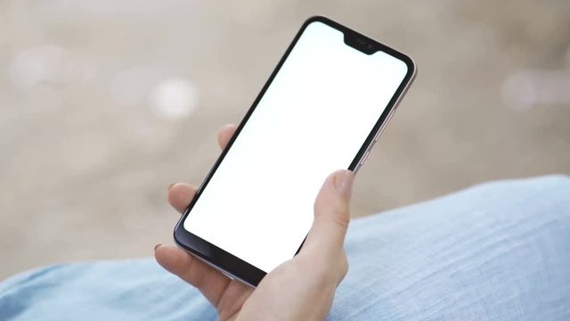 woman hand hold mobil phone