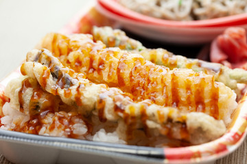 お惣菜の天丼とそば