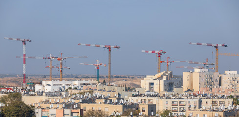 Fototapeta na wymiar Many cranes is build tall residential buildings