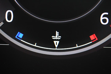 Digital coolant gauge in vehicle