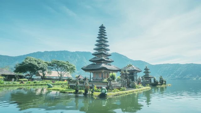hyper lapse Ulun Danu Beratan Temple and Beratan Lake , Bali