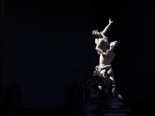Italia, Toscana, Firenze, statua del Ratto delle Sabine, del Giambologna.