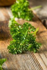 Raw Green Organic Curly Parsley
