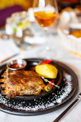 Fried ribs with potatoes, red pepper and sauce