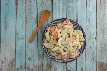 Salade melon concombre et une cuillère