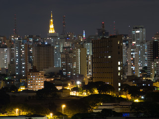 Fototapeta na wymiar beautiful nightfall in the illuminated city, São Paulo