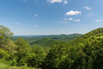 Obraz premium Beautiful Blue Ridge Parkway vista in springtime, North Carolina