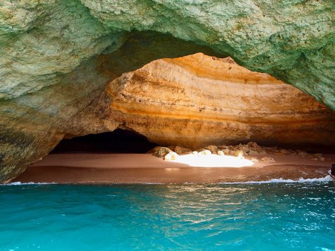 Benagil cave in Lagoa in Portugal © Stimmungsbilder1