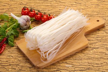 Raw rice noodles
