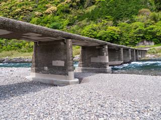 Fototapeta premium 高知県 四万十川 半家沈下橋