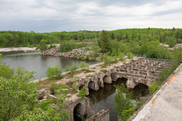 Fototapeta na wymiar old stone bridge over the river