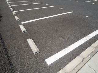 Fototapeta premium 住宅街の駐車場