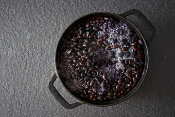 Steamed rice with black beans 