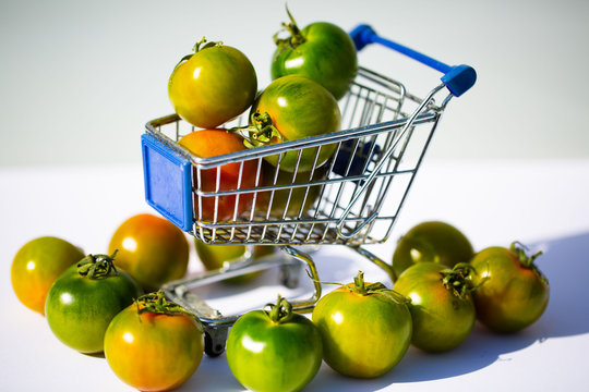 green camone tomatoes in shopping cart