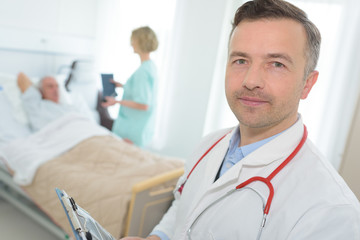 Obraz premium portrait of doctor in patients hospital room