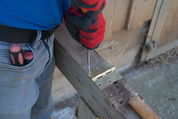 Scharnier mit Schraubenzieher