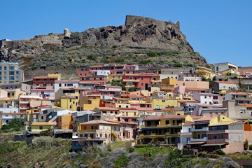 Fototapeta na wymiar Sardinien Castelsardo mit bunten Häusern