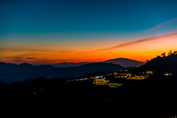 Obraz premium A Tranquil Scenic Landscape of Beautiful Sunset with the Resort Camping at Mon Jam, Chiang Mai, Thailand.