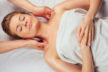 Obraz na płótnie Canvas beautiful woman therapy neck massaging