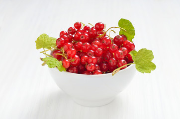 Red currants in white bowl