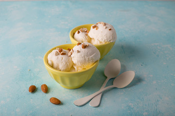 Organic Vanilla Ice Cream with Mint and Almond