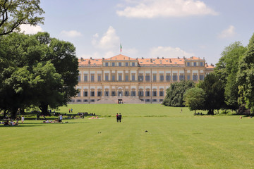 parco di monza con persone e villa reale in italia, park in monza city with people and royal villa...