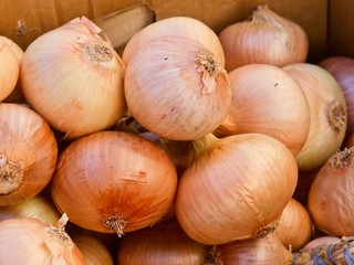 Pile of whole fresh onions on a food market in Portugal