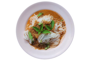 Steam Thai rice vermicelli with red curry and vegetables. Rice noodles in fish curry sauce with vegetables on a  pink disk isolate on white background.