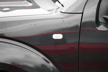 Obraz na płótnie Canvas natural raindrops on panels of a car