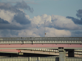 夏の雲と首都高