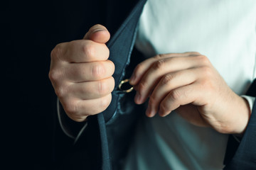 Man hides an engagement ring in his pocket 