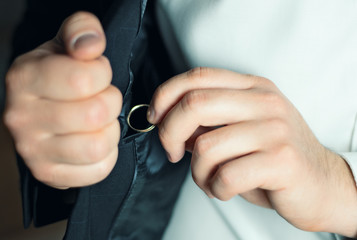 Man hides an engagement ring in his pocket 
