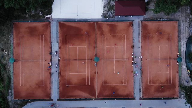 4 tennis courts outside the city
